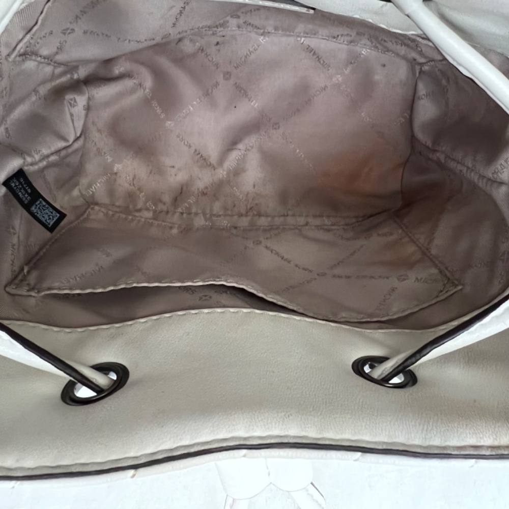 Michael Kors Bags| Michael Kors White Bucket Bag - Picture 2 of 5